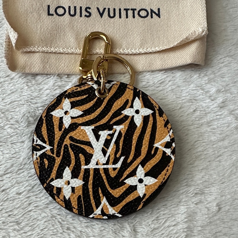 Louis Vuitton Black & Brown Leopard Monogram Round Keychain Charm - Picture 6 of 6